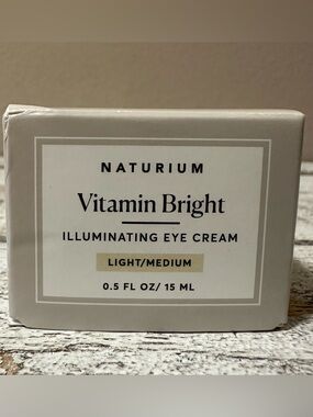 Naturium Vitamin Bright Illuminating Eye Cream Light/Medium - NIB